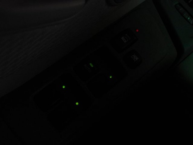 Toyota Highlander Club: Подсветка всех кнопок управления окнами (eng)